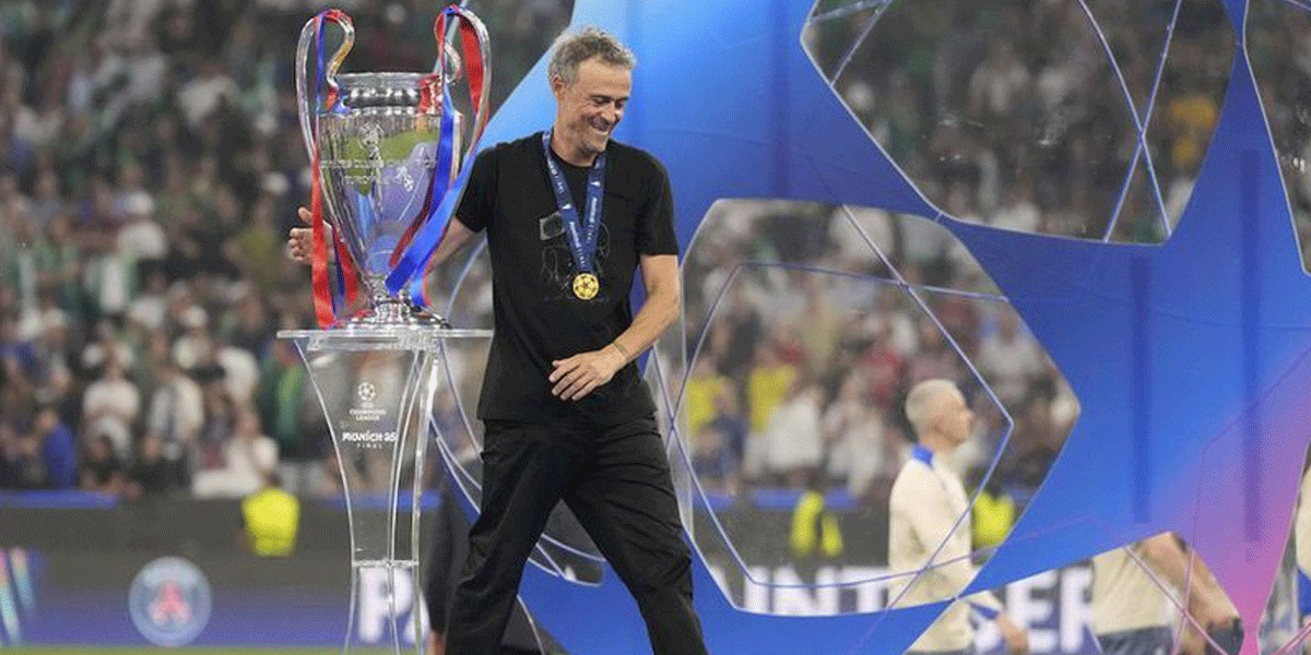 Momen Haru Final Liga Champions: Luis Enrique Terharu Penghormatan Fans PSG