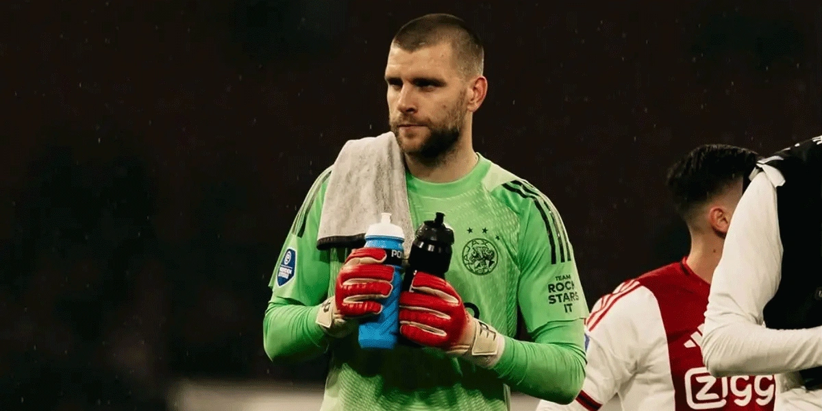 Ajax Siap Datangkan Kiper Baru, Posisi Maarten Paes Bisa Terancam