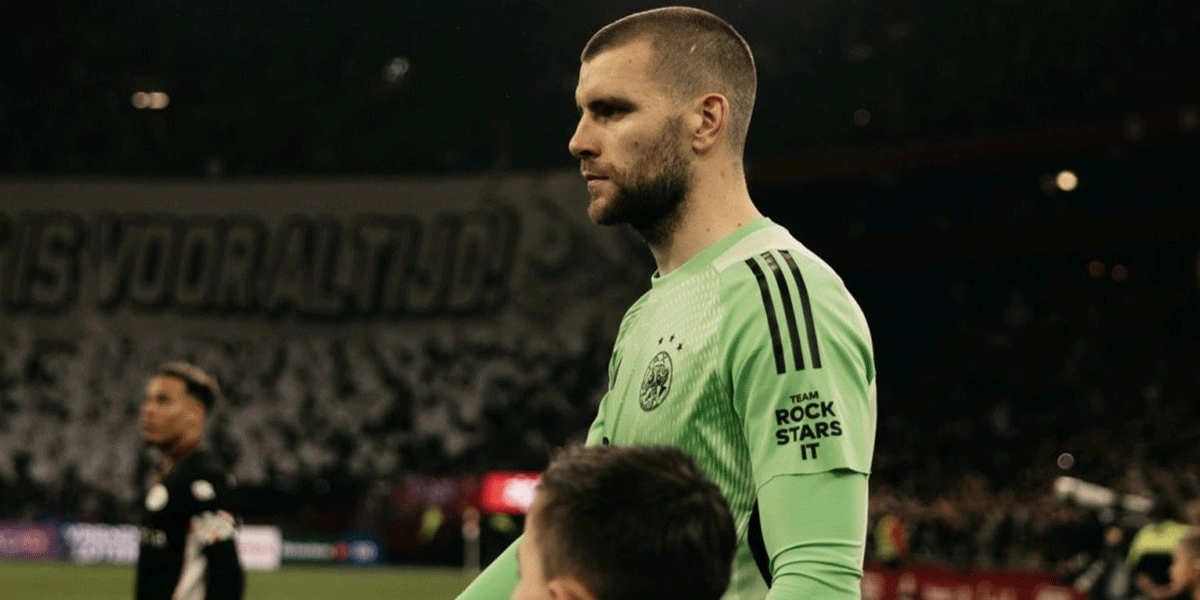 Ajax Siap Datangkan Kiper Baru, Posisi Maarten Paes Bisa Terancam Ajax Siap Datangkan Kiper Baru, Posisi Maarten Paes Bisa Terancam